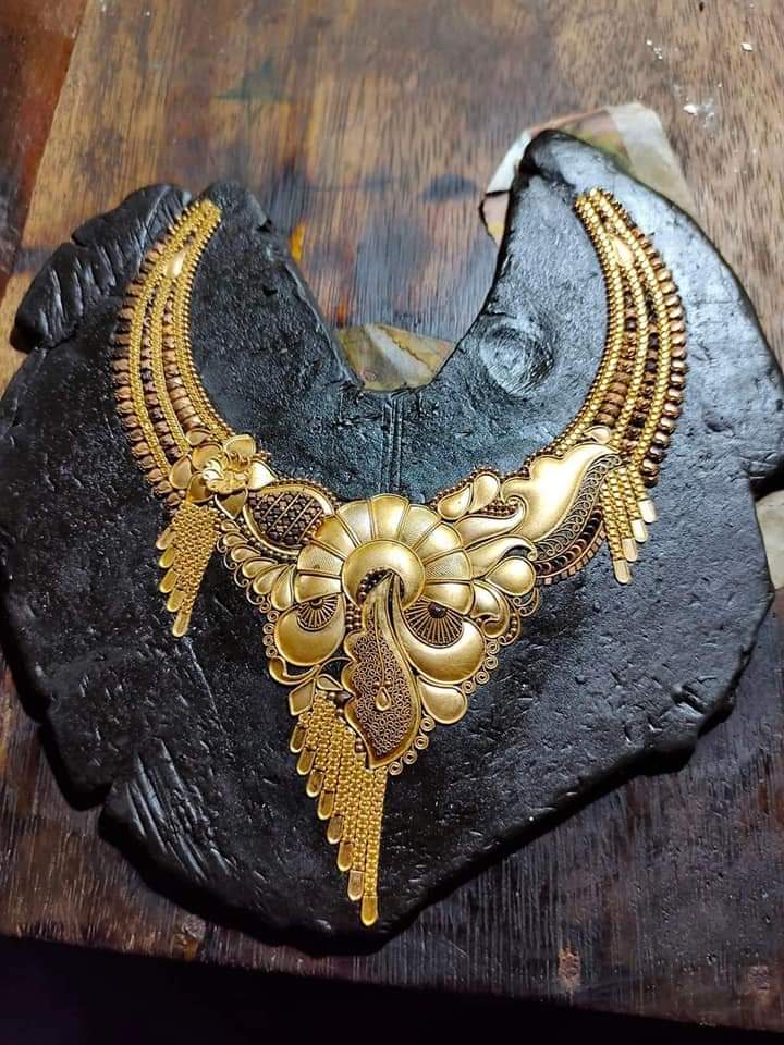 Royal Antique Gold Choker Necklace with Ruby Stone