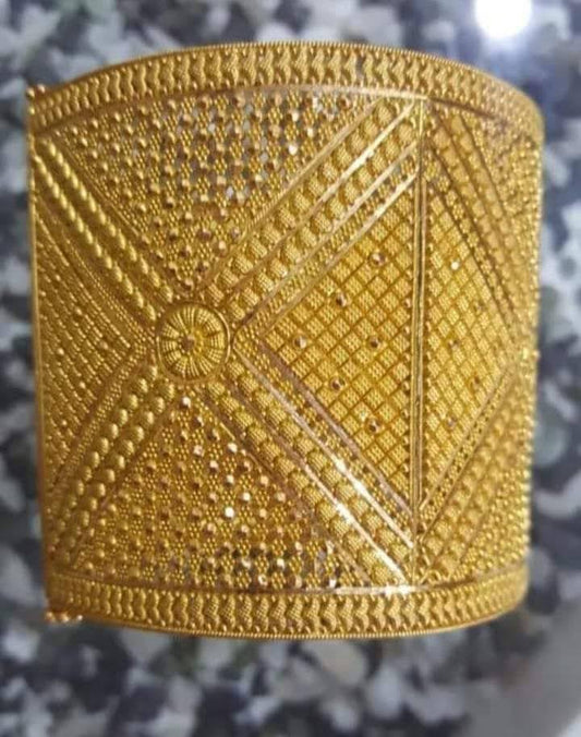 Classic 22K Gold Bangles – Traditional Design (Pair)