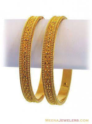 Classic 22K Gold Bangles – Traditional Design (Pair)