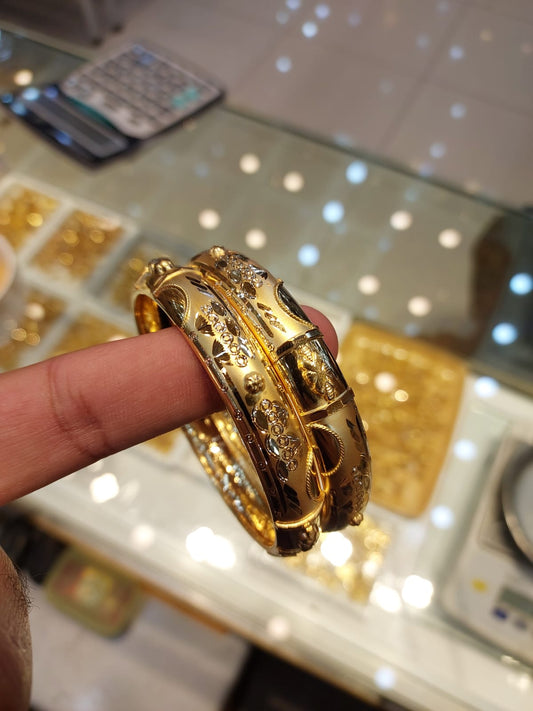 Classic 22K Gold Bangles – Traditional Design (Pair)