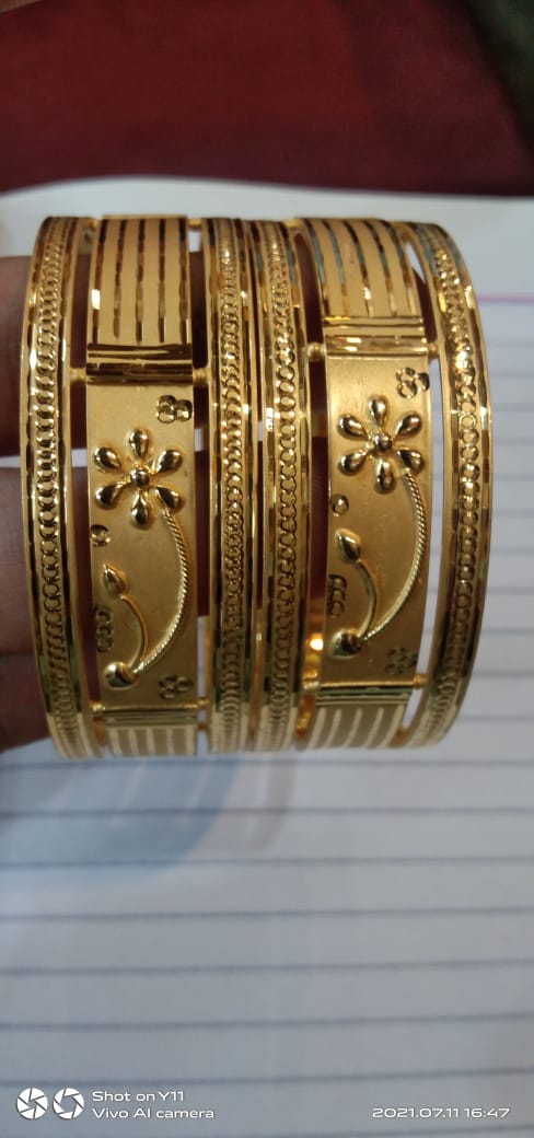 Classic 22K Gold Bangles – Traditional Design (Pair)