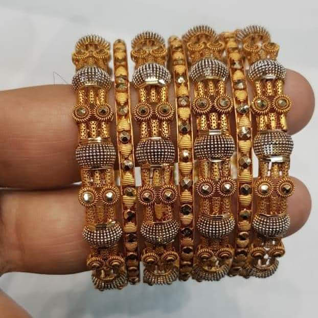 Classic 22K Gold Bangles – Traditional Design (Pair)